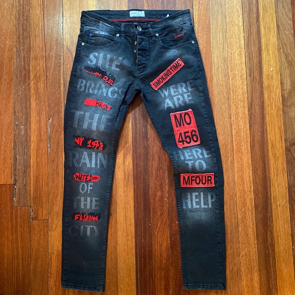 Men’s Sernes “Rocker Style” Jean Size 32.  Skinny Tapered Fit, Color Black.